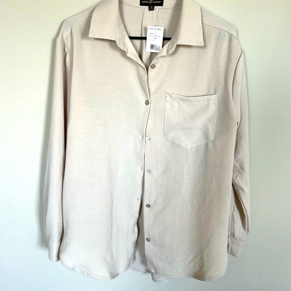 Almost Famous Loose, Reverse Pleat Back, Stone Colored sz Med Blouse - Picture 1 of 9